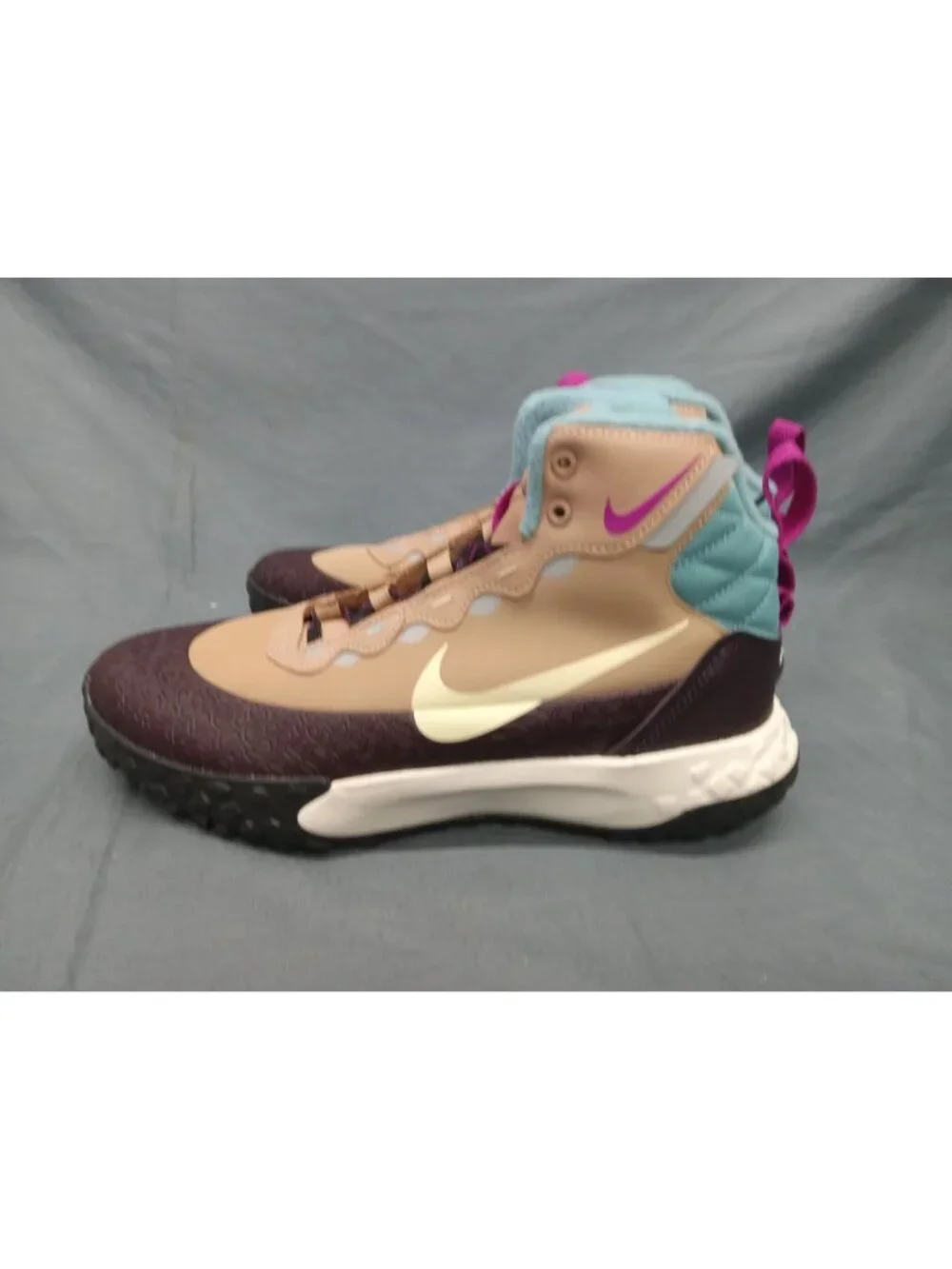 Nike Terrascout (GS) Boots Hemp Pale Ivory Burgundy Ash Boys Size 5 NEW NO BOX!